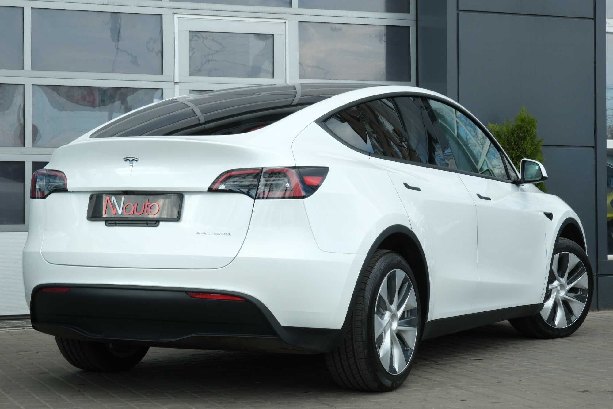 Tesla Model Y Автомобиль