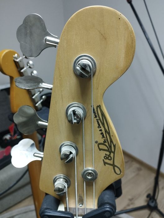 Бас гітара j&D brother