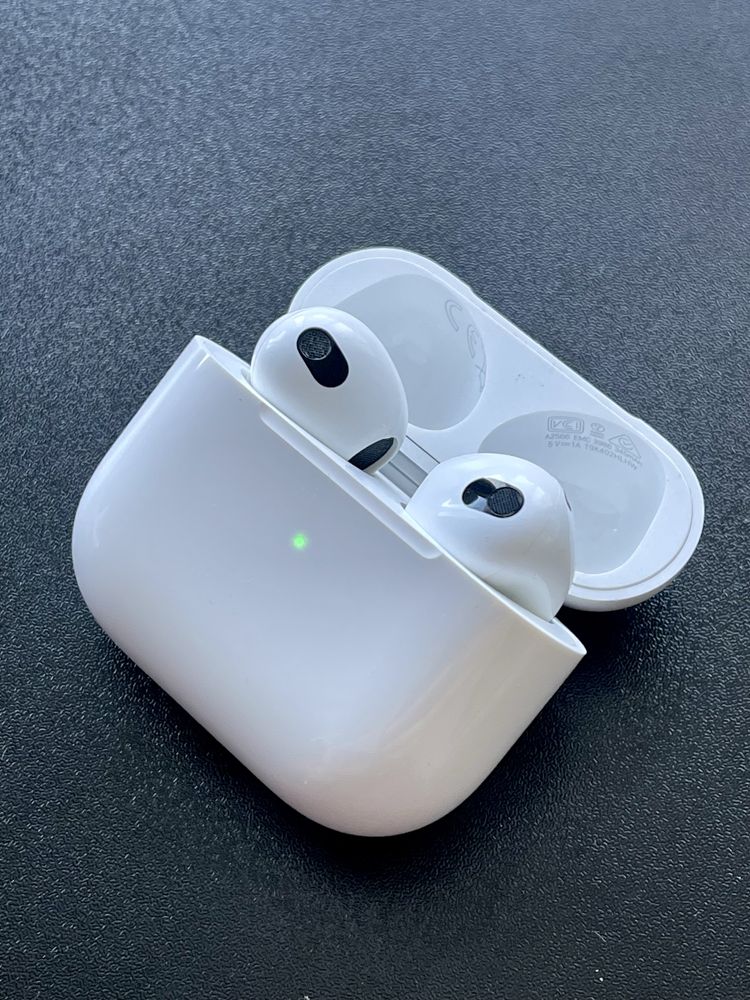 Apple AirPods 3 з підтримкою Mag Safe