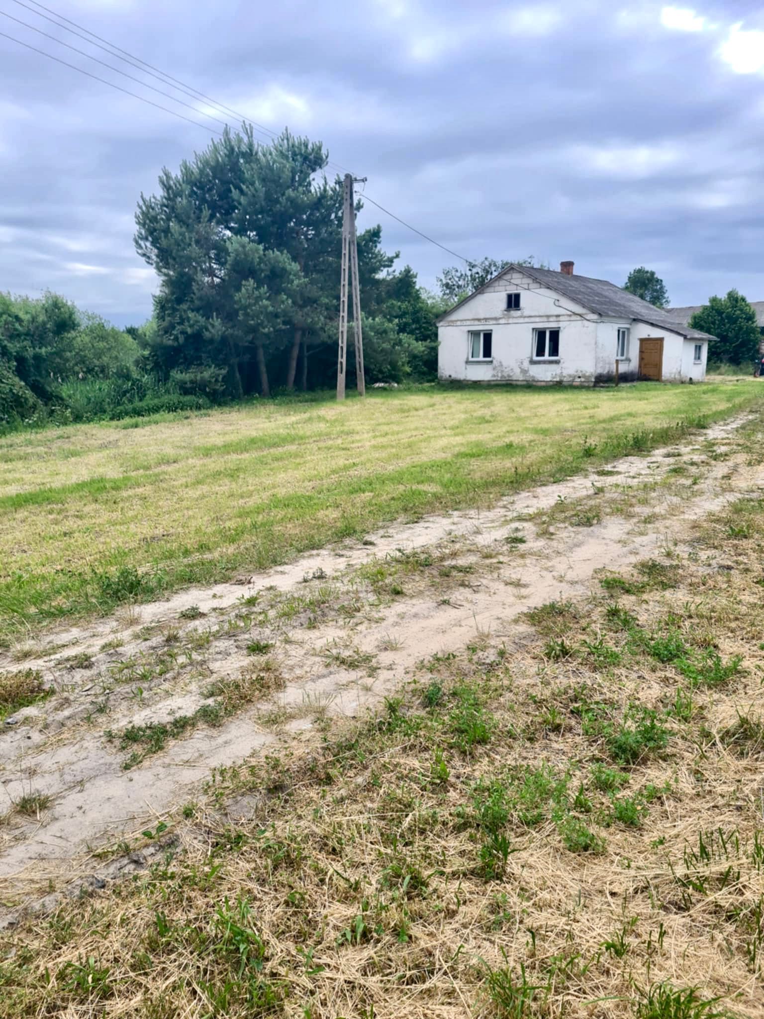 Działka z domem na sprzedaż