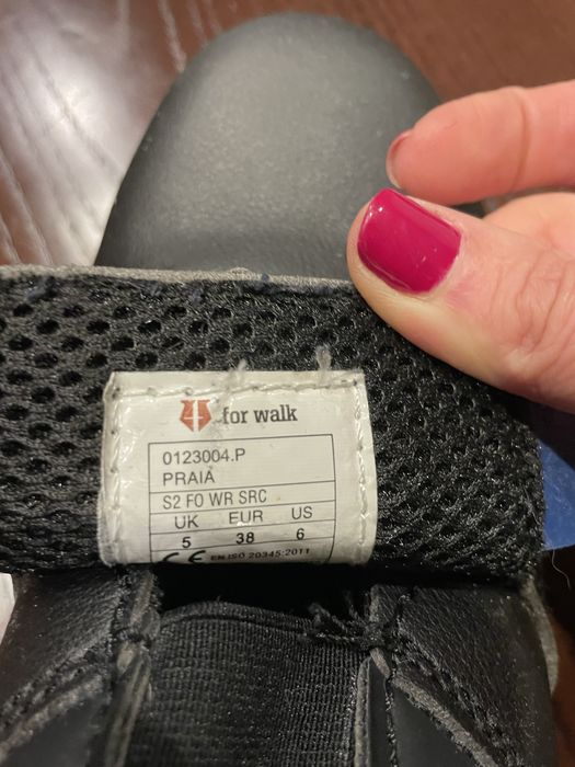 Sapatos com biqueira de aço pretos