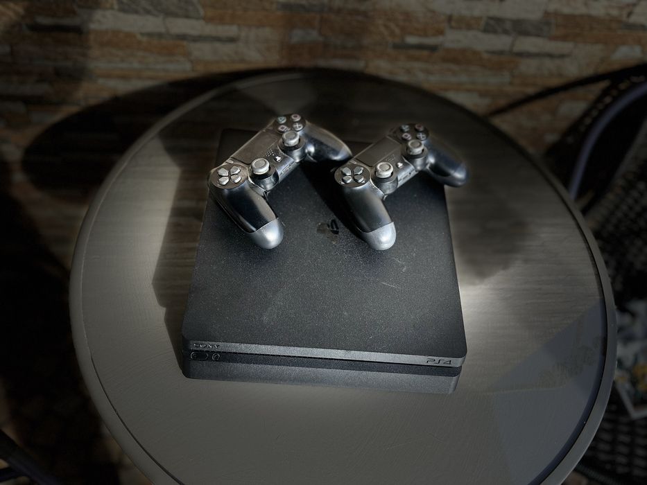 Playstation 4 slim PS4