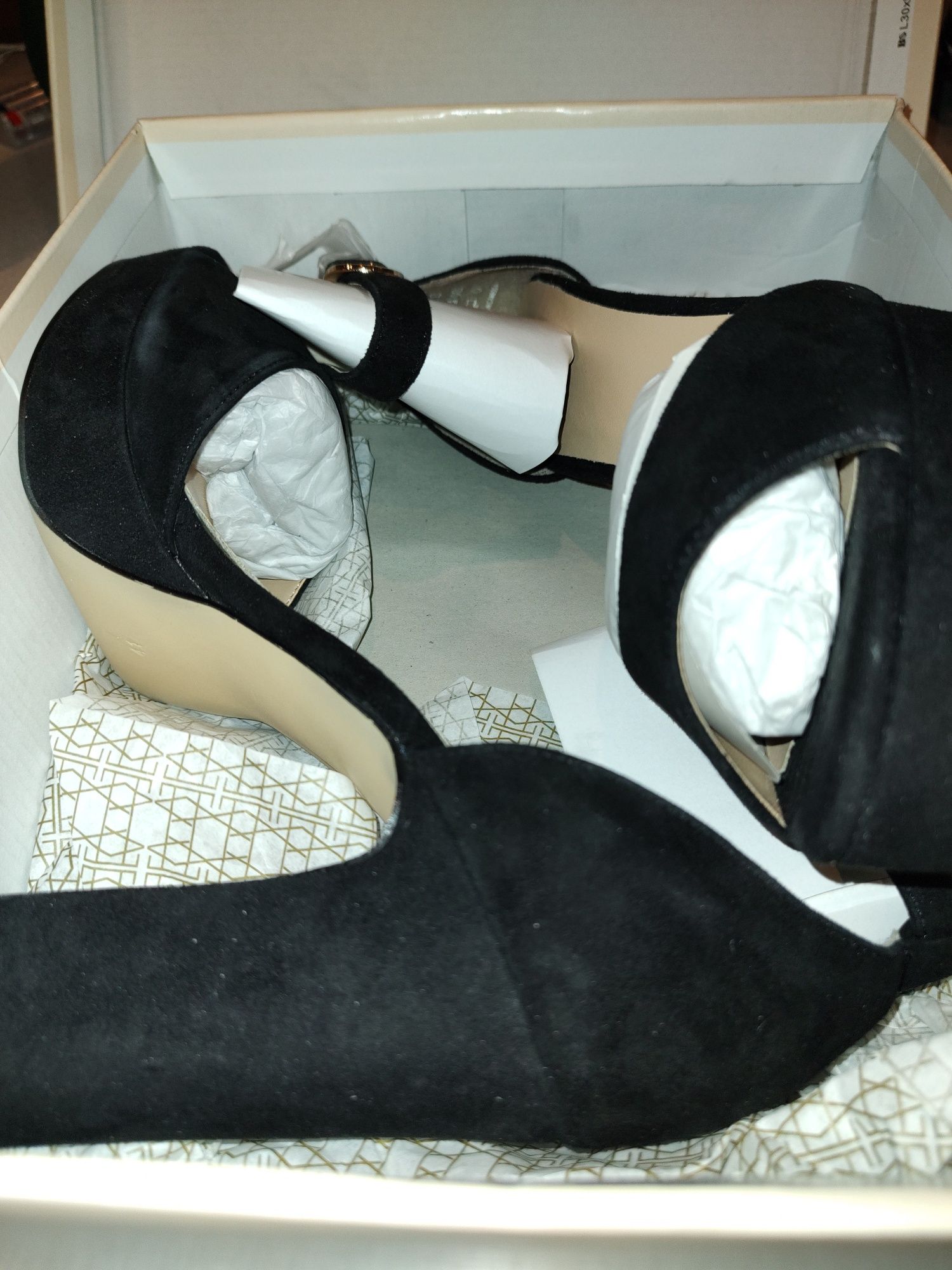 Buty firmy ,, Anna Field,, rozm.41