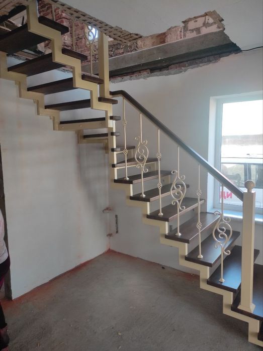 Сходи лофт  металевий каркас перила сходинки лестница драбина