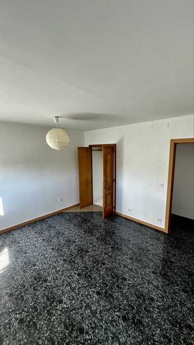 Oportunidade. T2 Renovado no Centro da Marinha Grande- Com garagem!