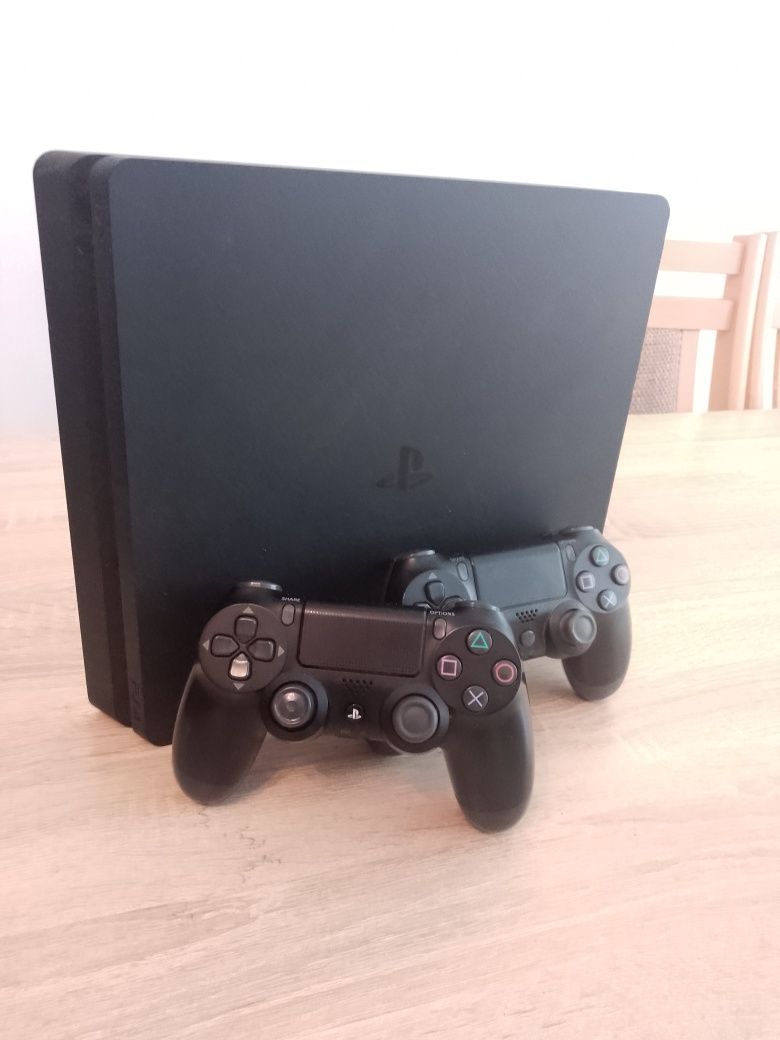 Sprzedam PS4 slim z grami