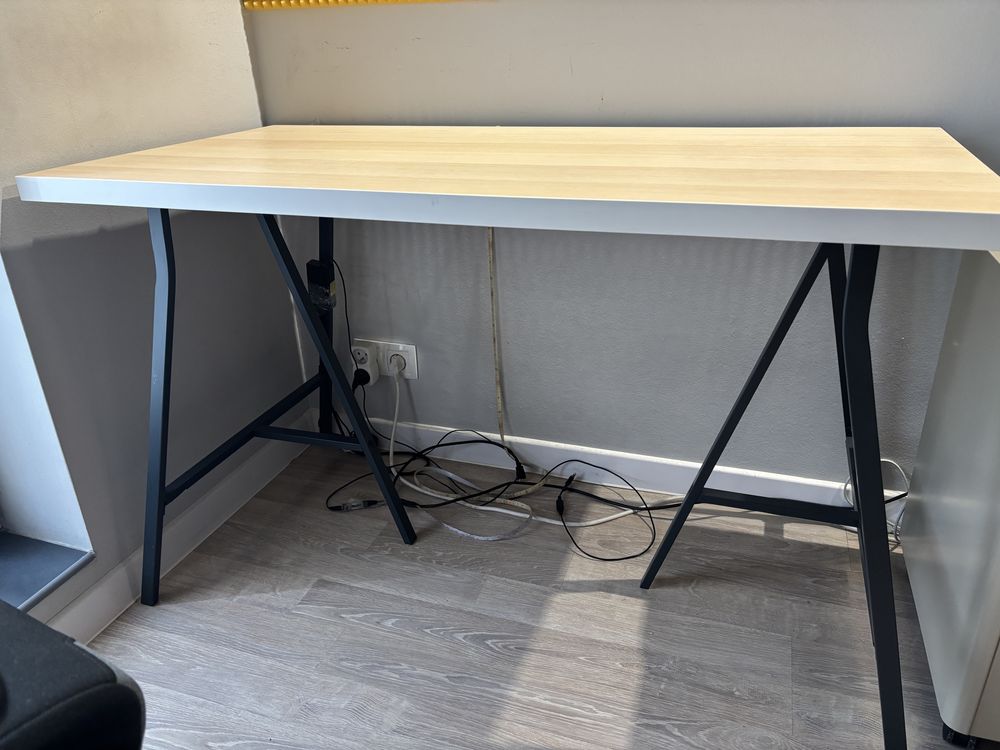 Krzeslo biurkowe i biurko ikea