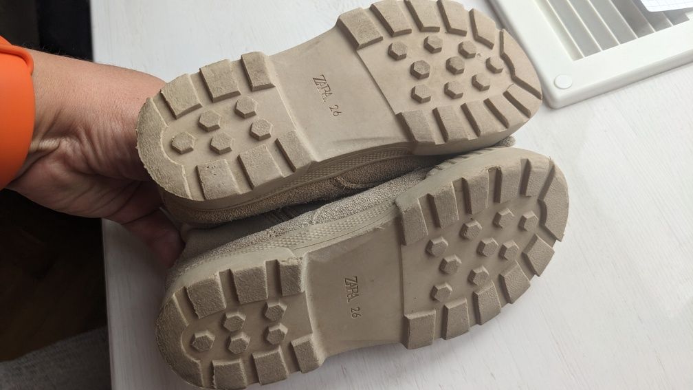 Продам ботинки детские zara 26