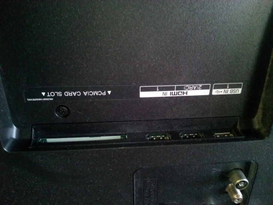 Продаю телевизор LG 49UK6300 PLB с битой матрицей