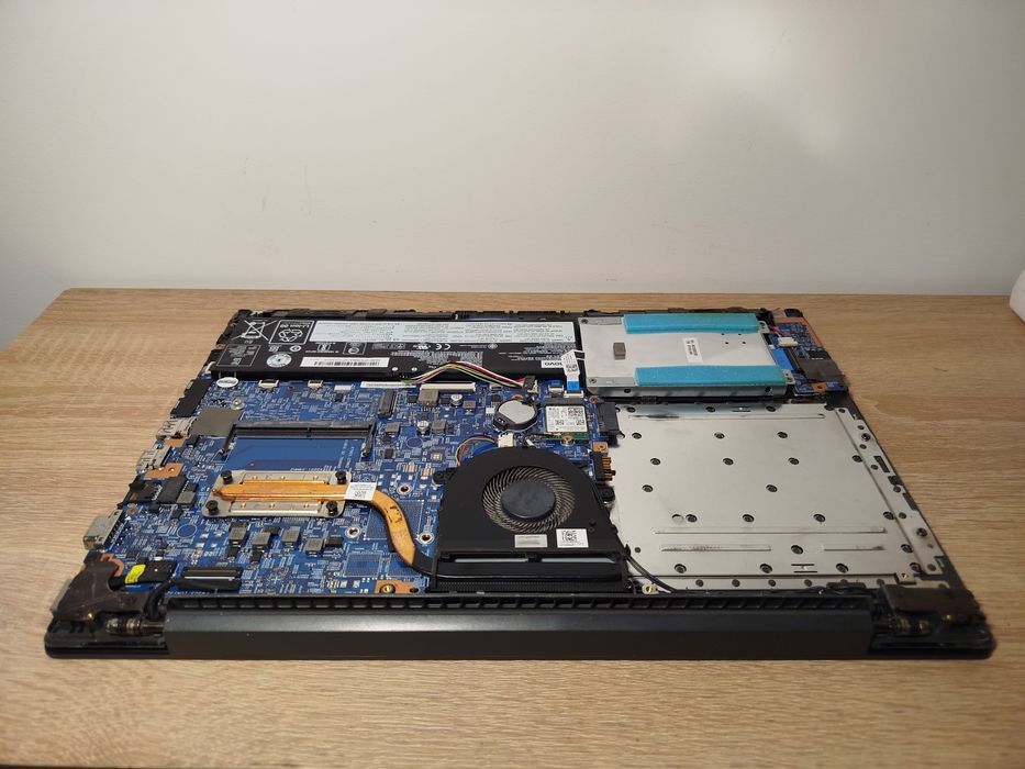 Laptop Lenovo V330 i7-8Gen do naprawy albo na części