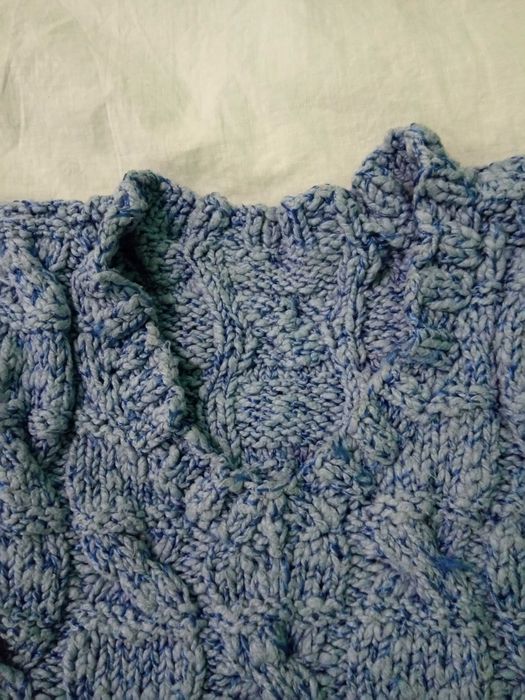 Тепла в`язана жилетка для дівчинки