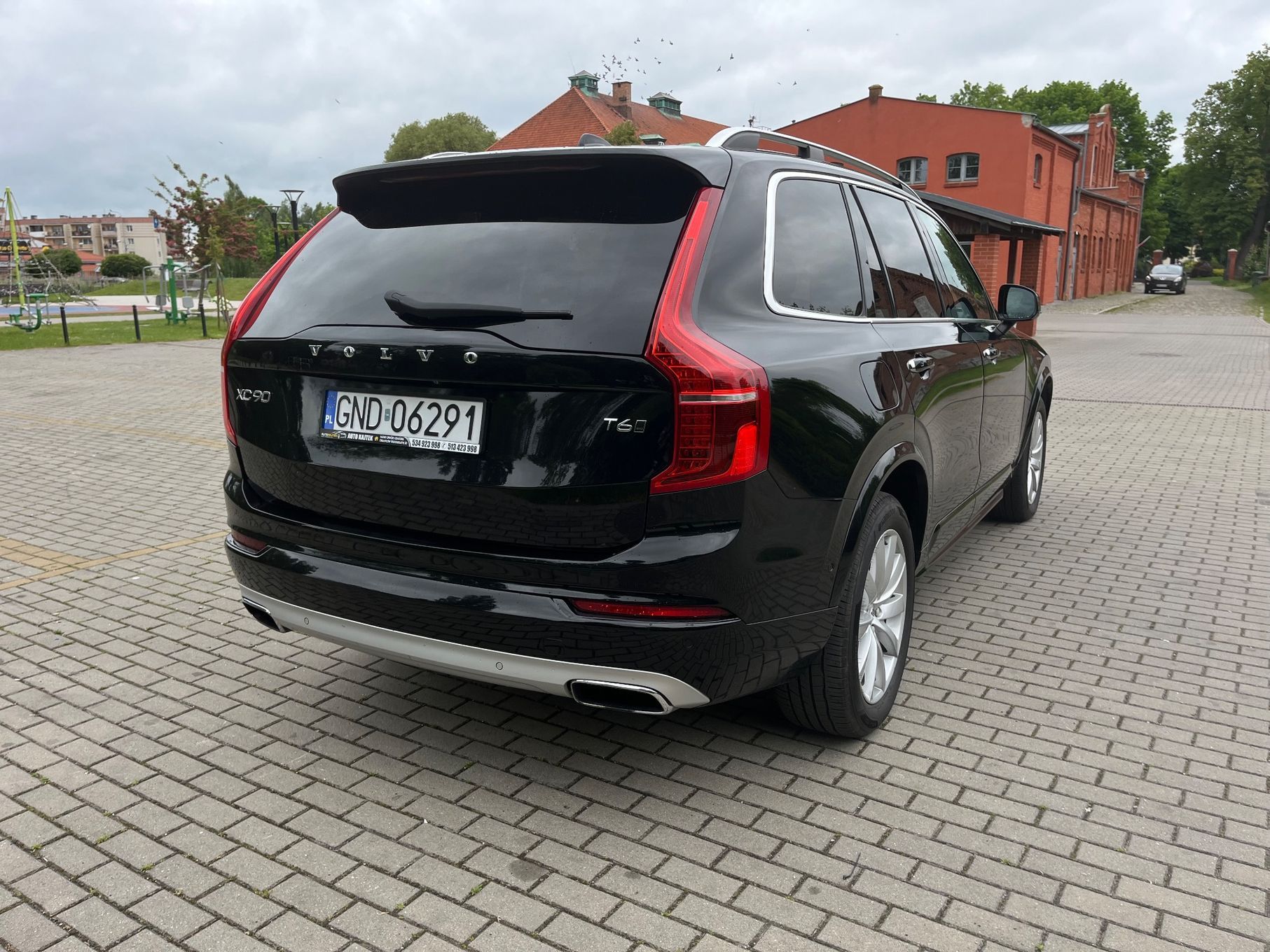 Volvo XC 90 4x4 320 km automat 7 os Bogate wyposażenie