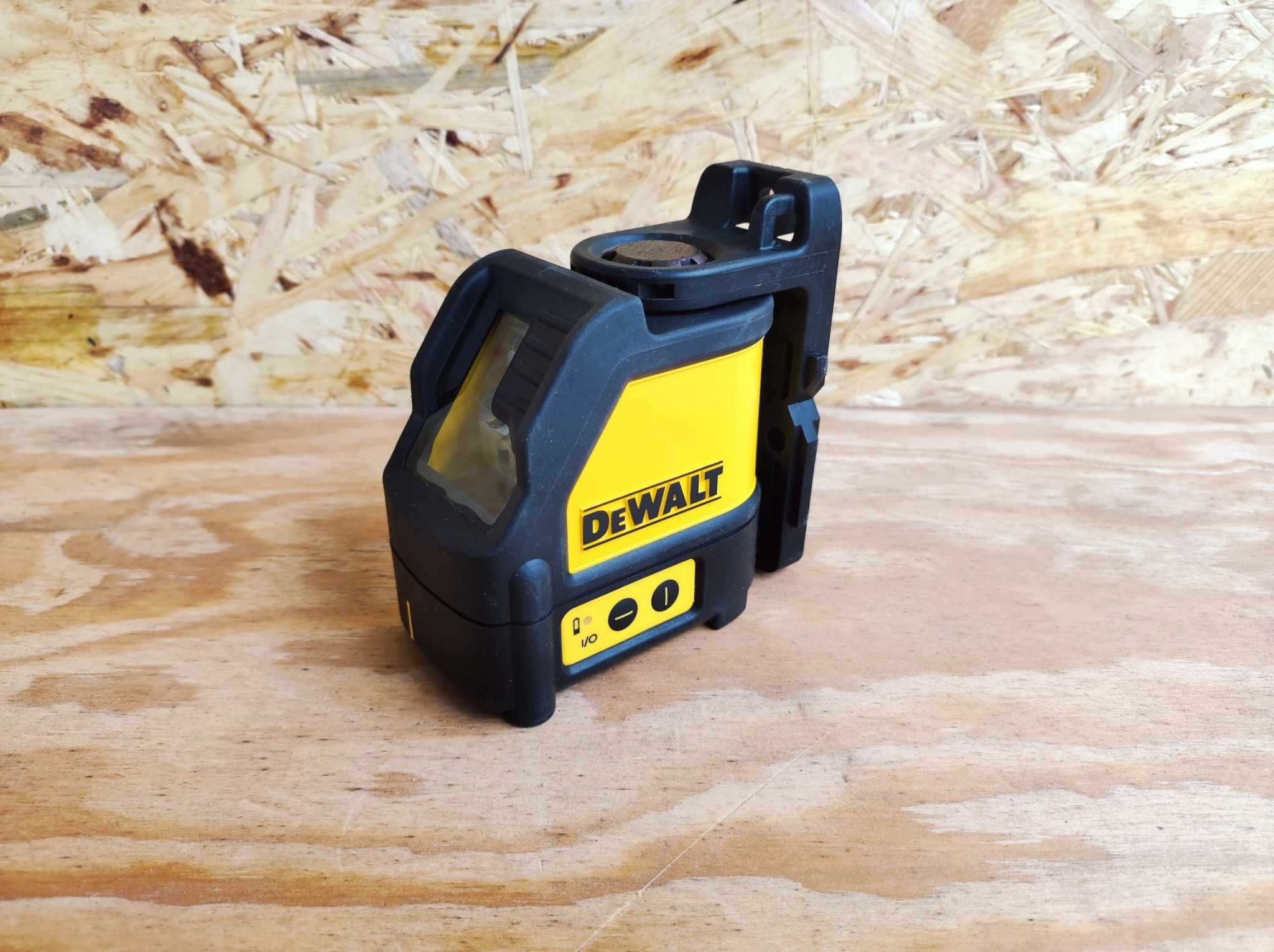 DeWalt laser krzyżowy JAK NOWY niwelator czerwony DW088