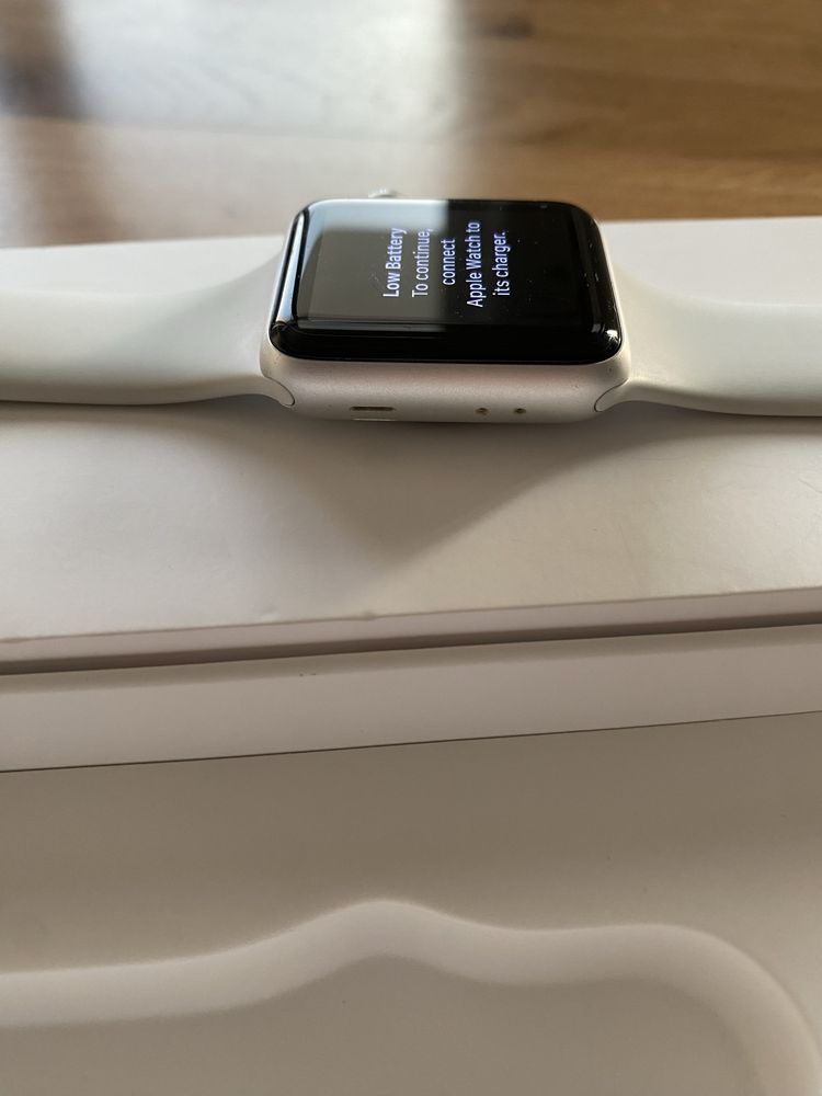 Zegarek apple watch series 3 38mm srebrny