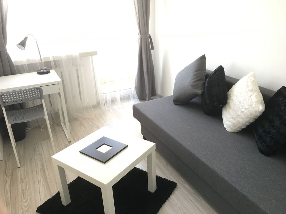 Z BALKONEM. Wynajmę pokój blisko uczelni. Pokoje do wynajęcia. Centrum