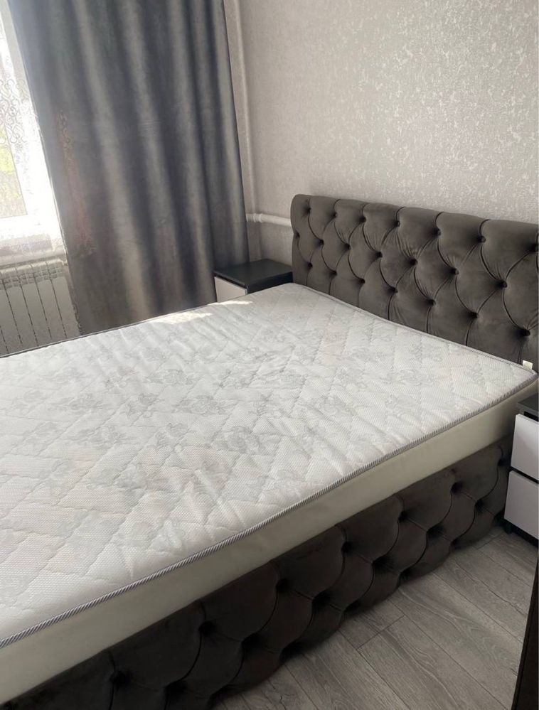 Продам ліжко 200х160 з матрацом.
