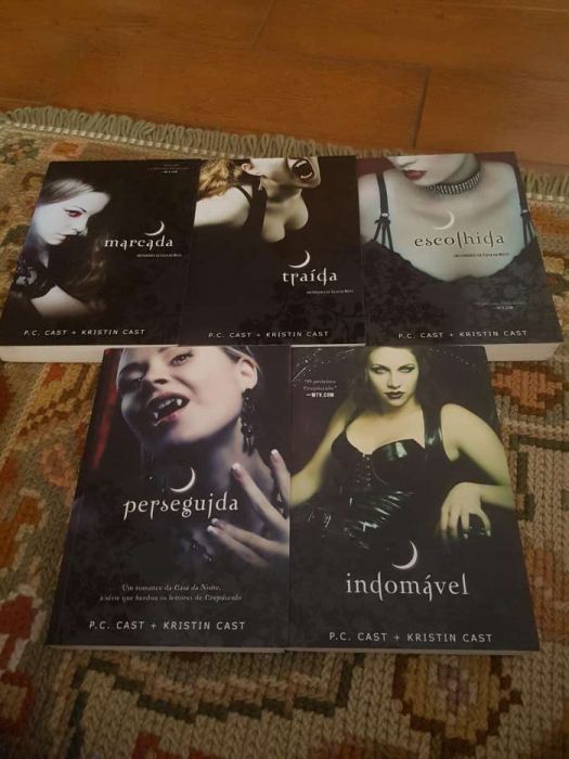 Livros P.C. Cast + Kristin Cast coleção Casa da Noite