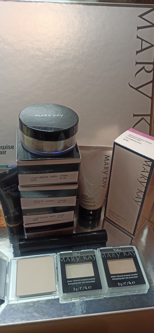 Пудра рассыпчатая компактная  айвори слоновая кость Mary Kay, Мэри кэй