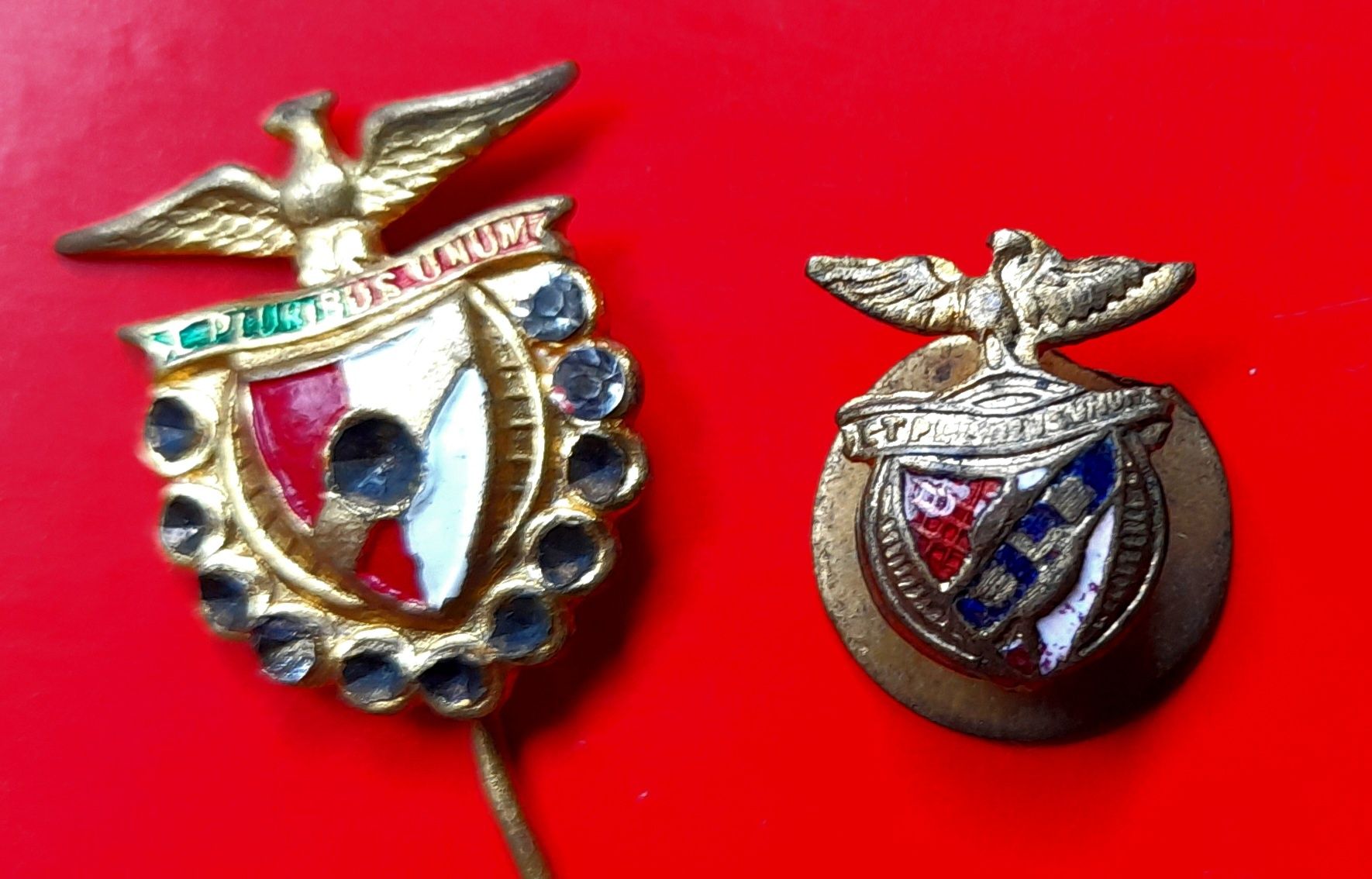 2 pins do Benfica antigos.