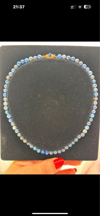 Colar de perolas azul