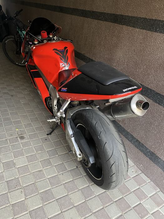 Honda vtr1000 sp2.   RC51