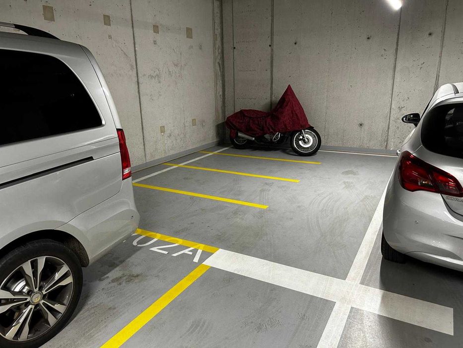 Wynajmę miejsce parkingowe na motor lub skuter Ursus Taylora garażowe