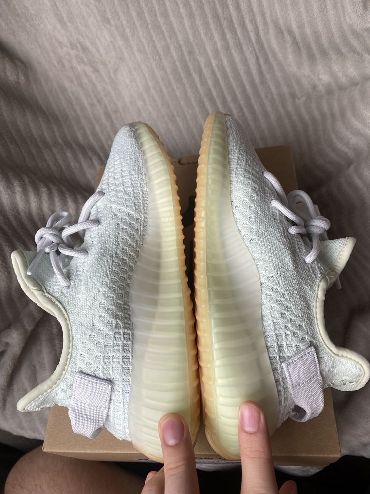 Adidas Yeezy Boost 350 V2 Hyperspace