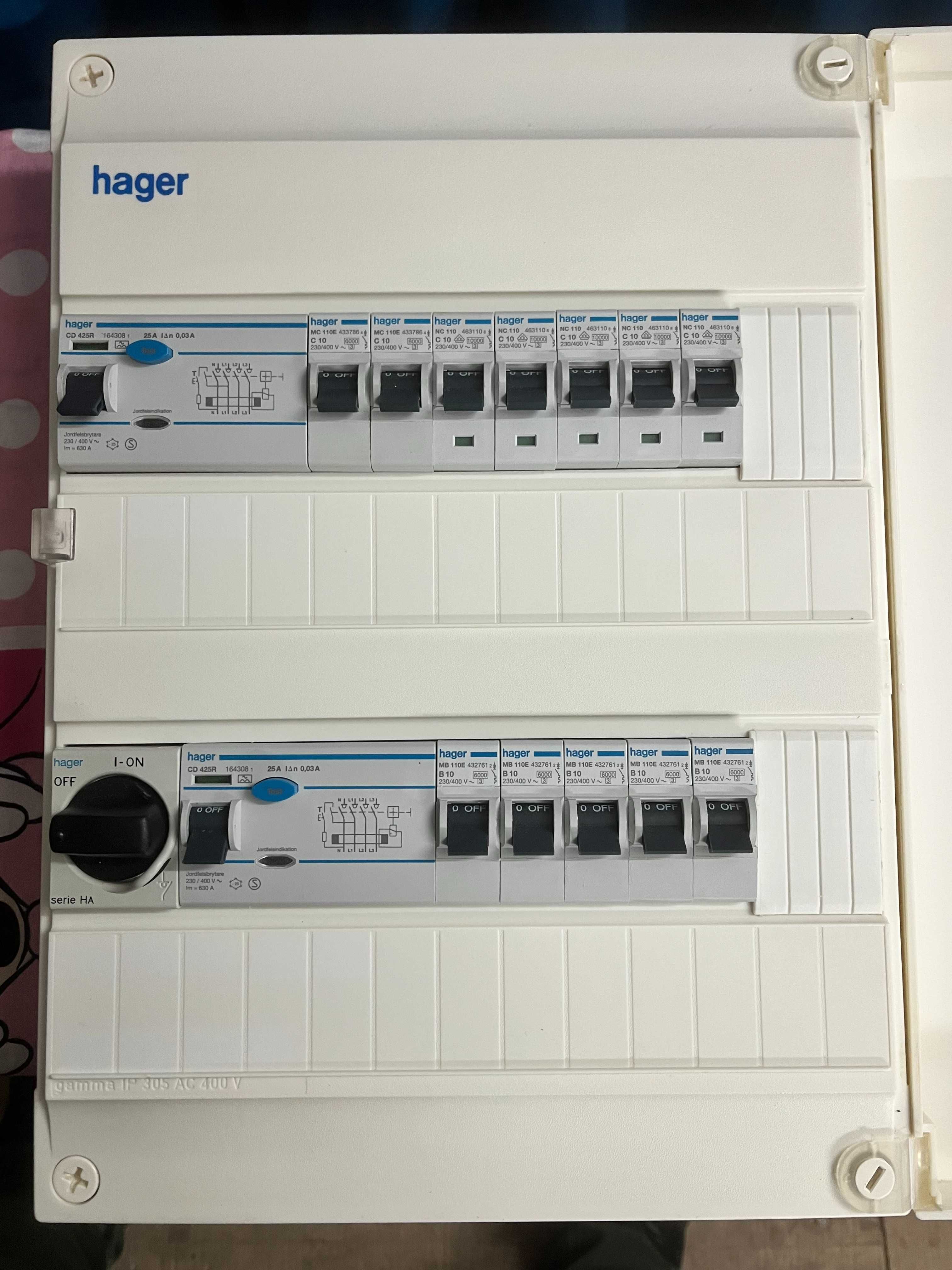 Rozdzielnica natynkowa HAGER z osprzętem