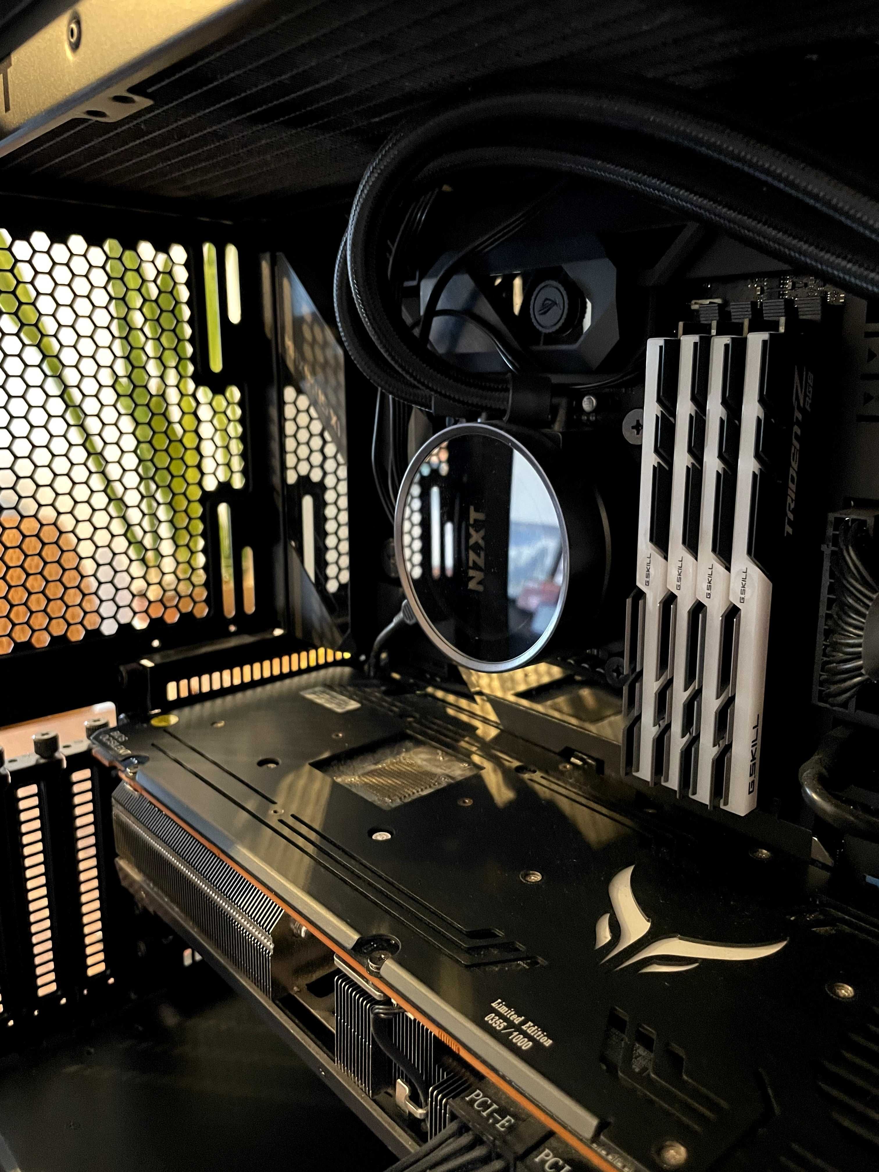 Torre i9-9900K - 6800XT - 64Gb RAM com teclado, rato e microfone