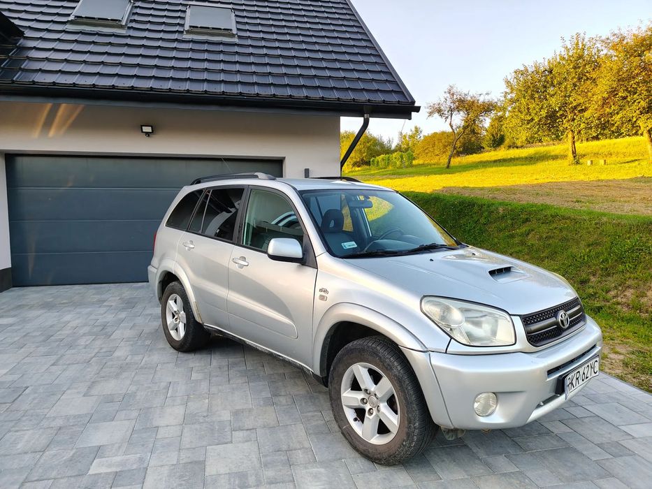 Toyota RAV4 , 4x4 , 2 kpl. kół lato / zima.