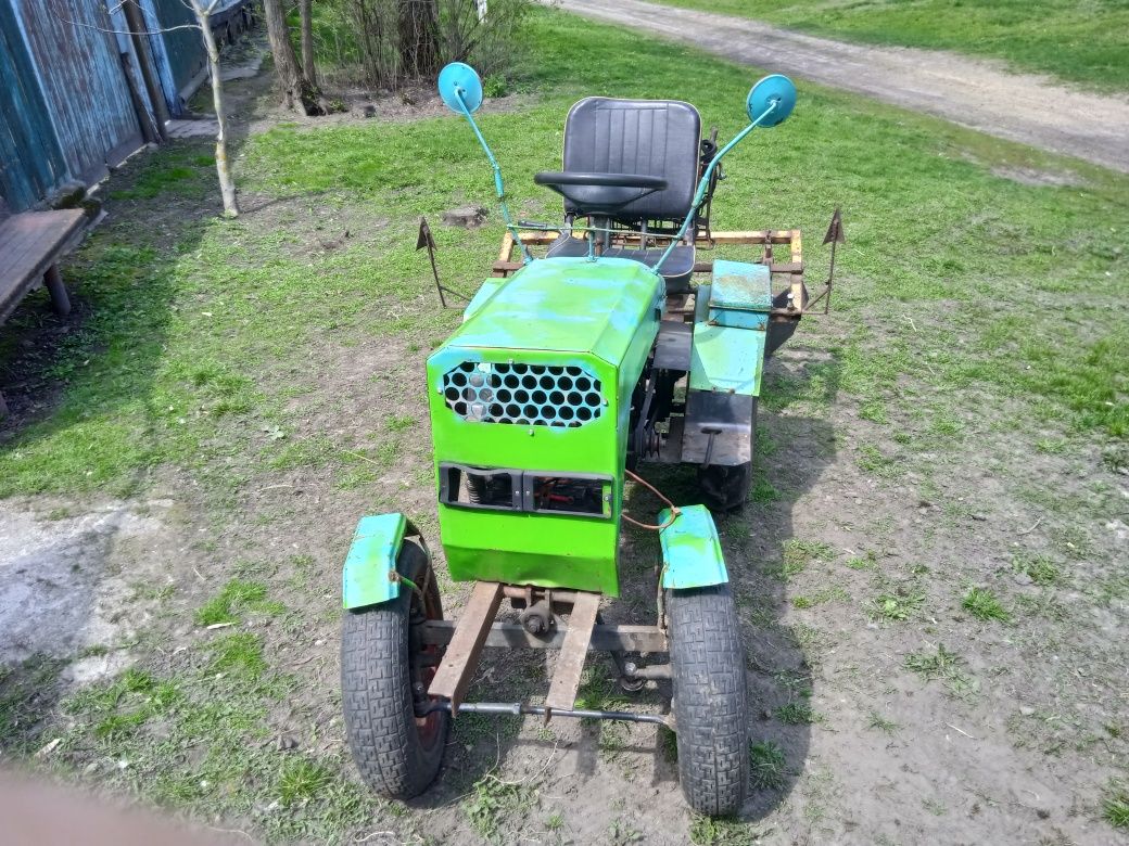 Мото трактор з причипом, ралом,картоплекопалкою та сажалкою