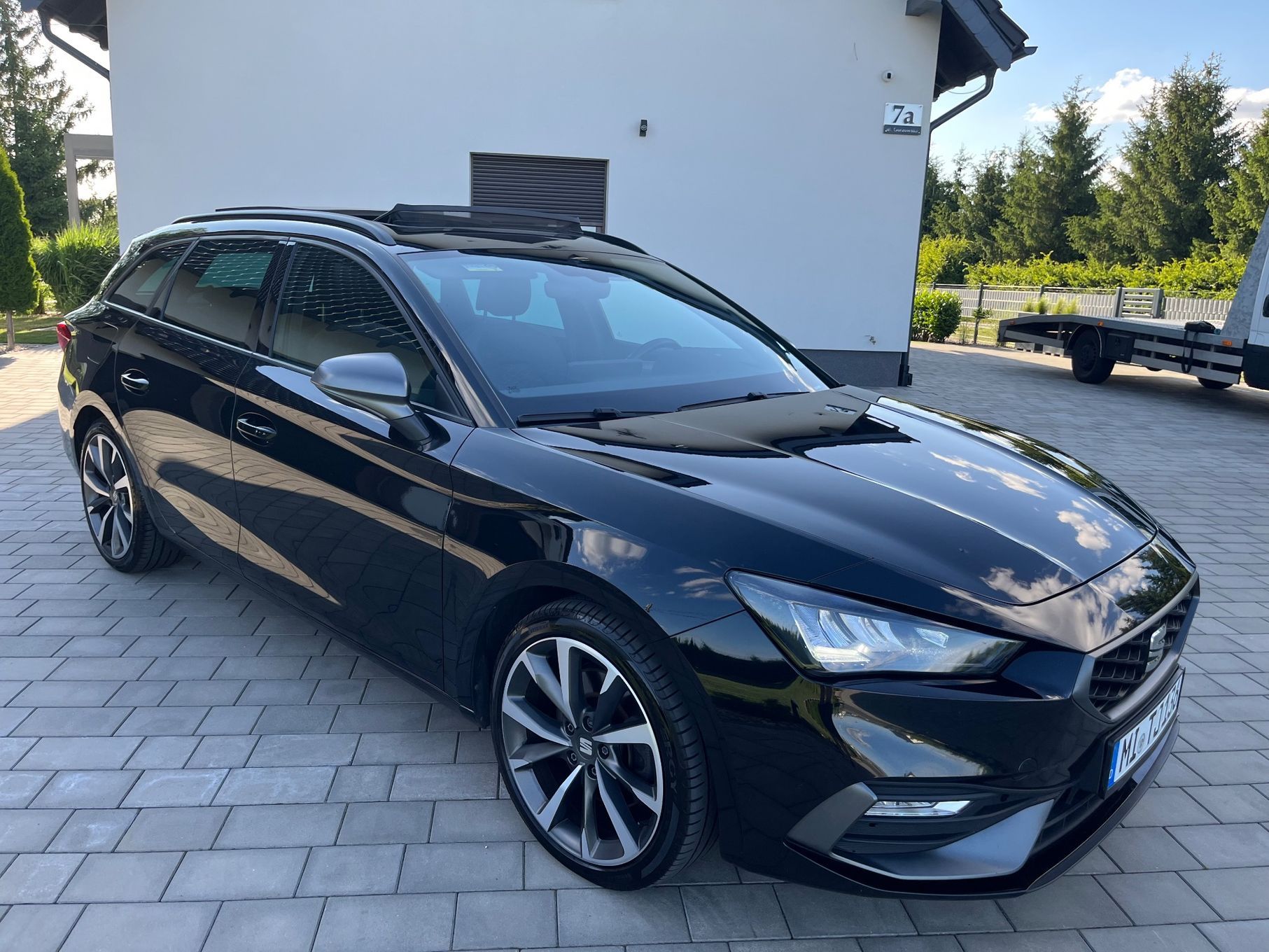 Seat Leon FR-Panorama-LED-Hak-Asystenci jazdy-Virtual-DSG-Beats Audio