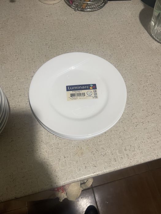 Посуда фарфоровая белая