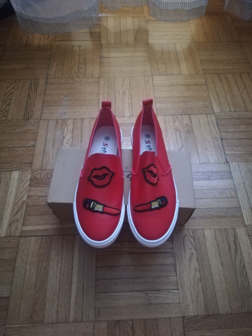 Nowe buty trampki z eko skóry w r. 38 długość wkładki 23,5/24 cm