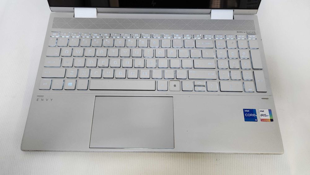 15.6" HP ENVY x360  8GB 256GB  i5-1135g7 Intel iris XE Graphics  4GB