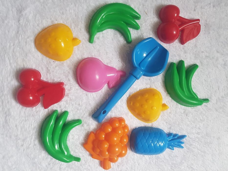 Іграшки дитячі. .