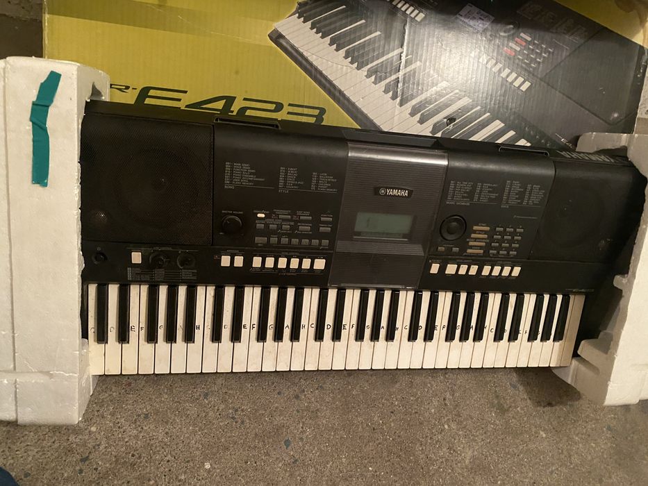 Keyboard Yamaha PSR E423