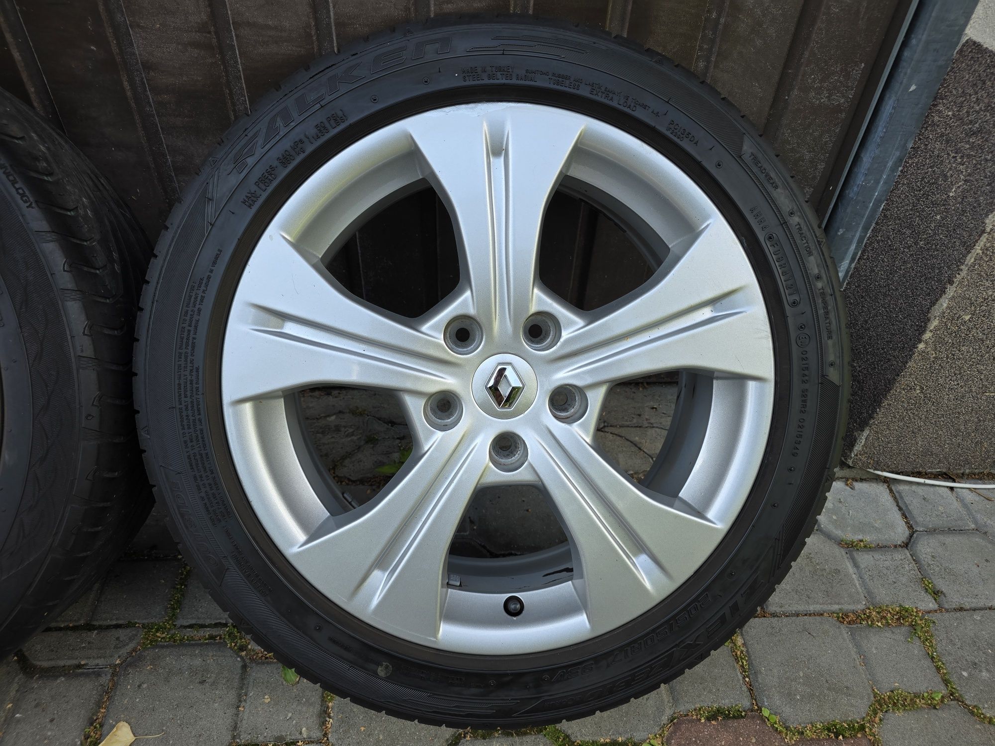 Felgi z oponami 205/50R17 Renault Megane 3 4 5x114,3 Scenic Kangoo III