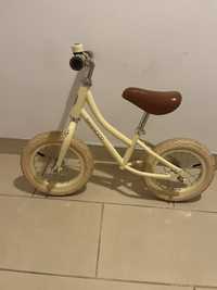 Banwood rowerek bezowy