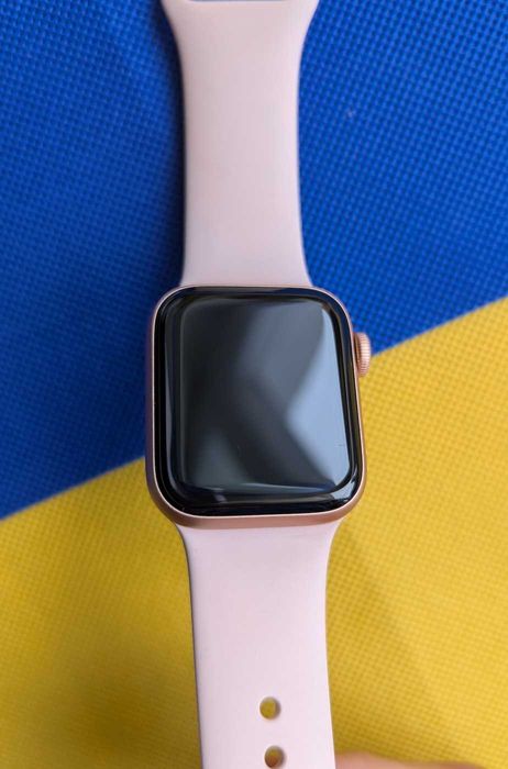 Гарний стан Магазин Apple Watch SE 40 Gold АКБ 99%  майже нові