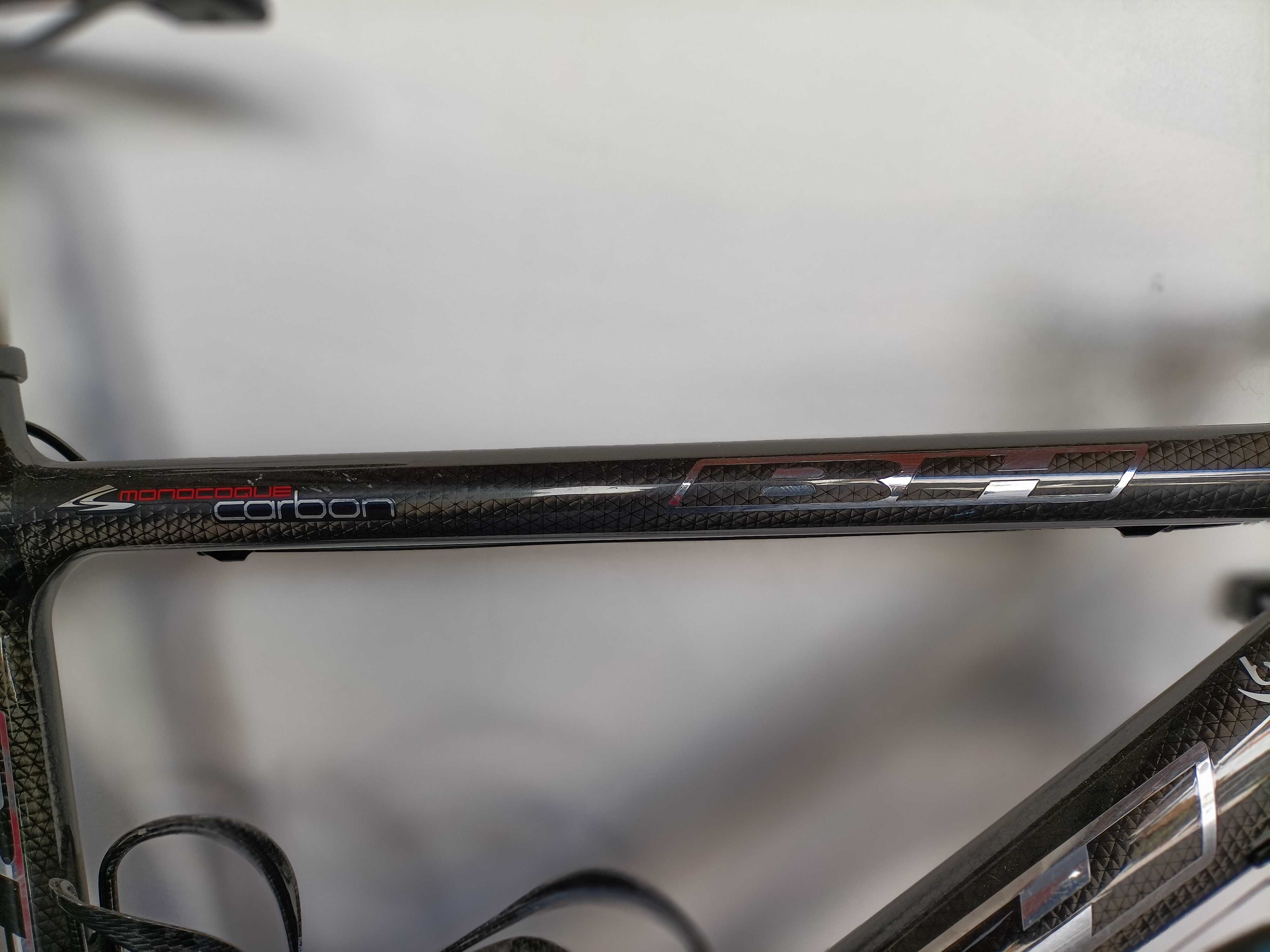 Bicicleta de estrada carbono BH (ciclismo competição)