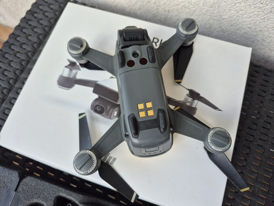 Dron DJI Spark + kontroler + karta pamięci 32 GB
