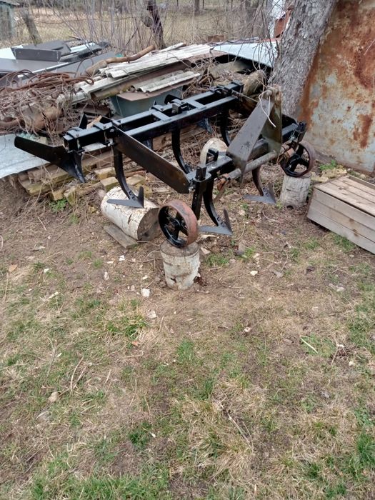 Продам культиватор на трактор Т-25