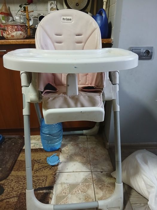 Стіл для годування