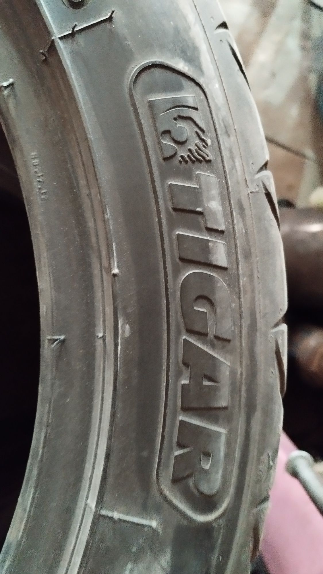 Продам комплект бу шин 235/45 R17