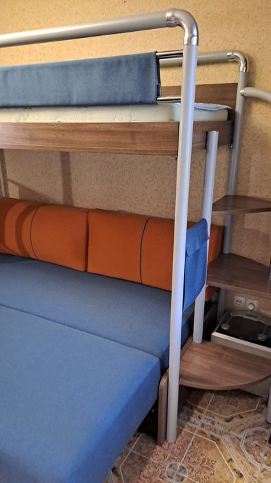 Продам двух ярусный  диван-кровать