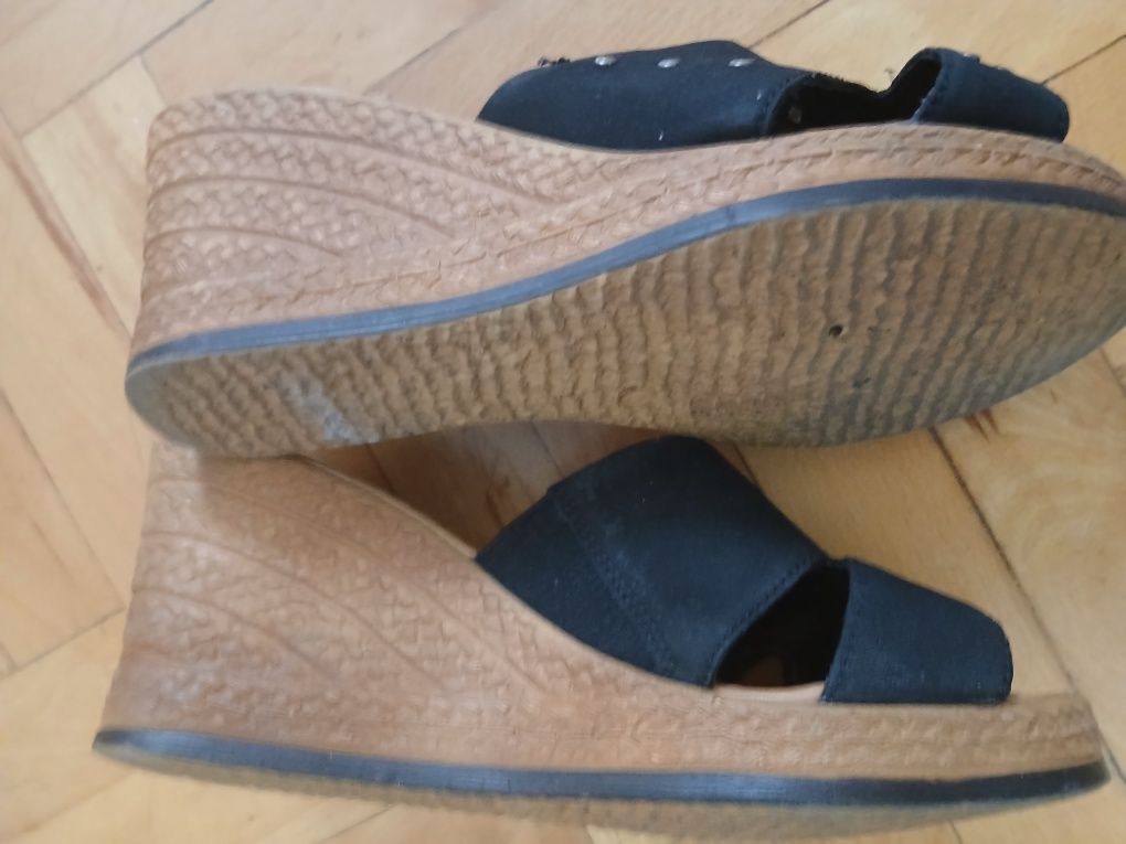 Klapki na saneczkowym obczasiku 8 cm 40