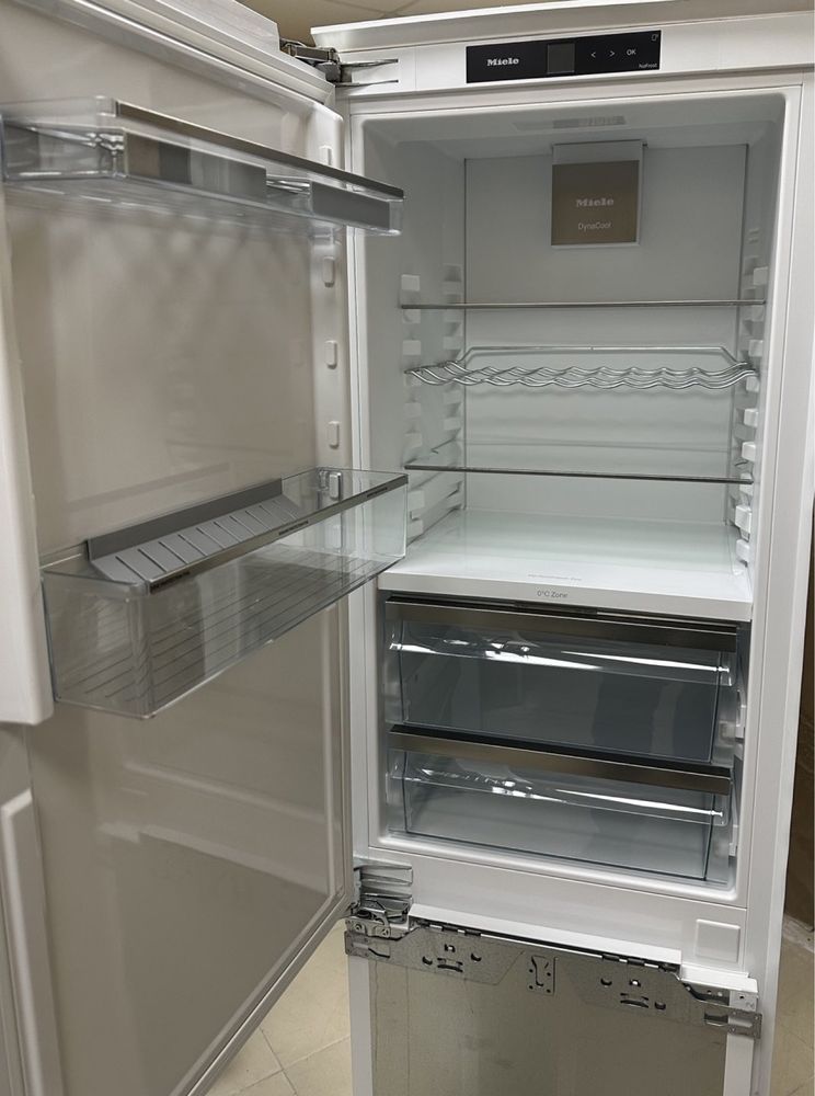 Вбудовуваний Miele  KFN 7744 E  холодильник-морозильник
