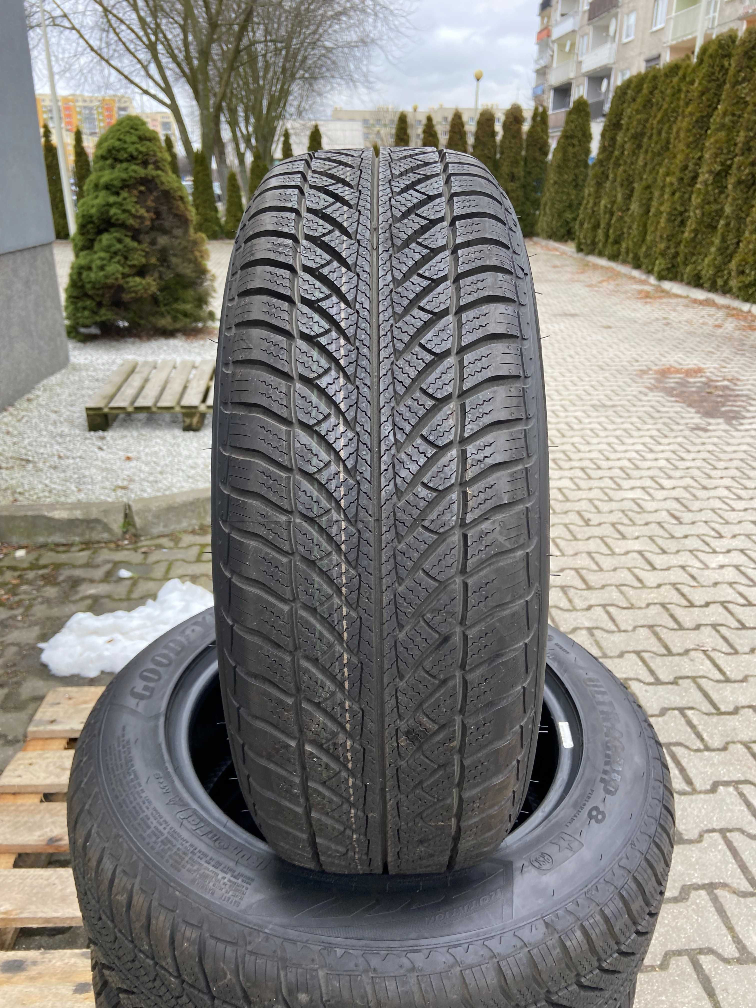 205/60R16 Goodyear Ultra Grip 8 Performanc Run Flat BMW