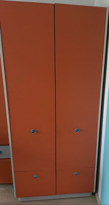 Używany komplet mebli dla dzieci i młodzieży w dobrym stanie